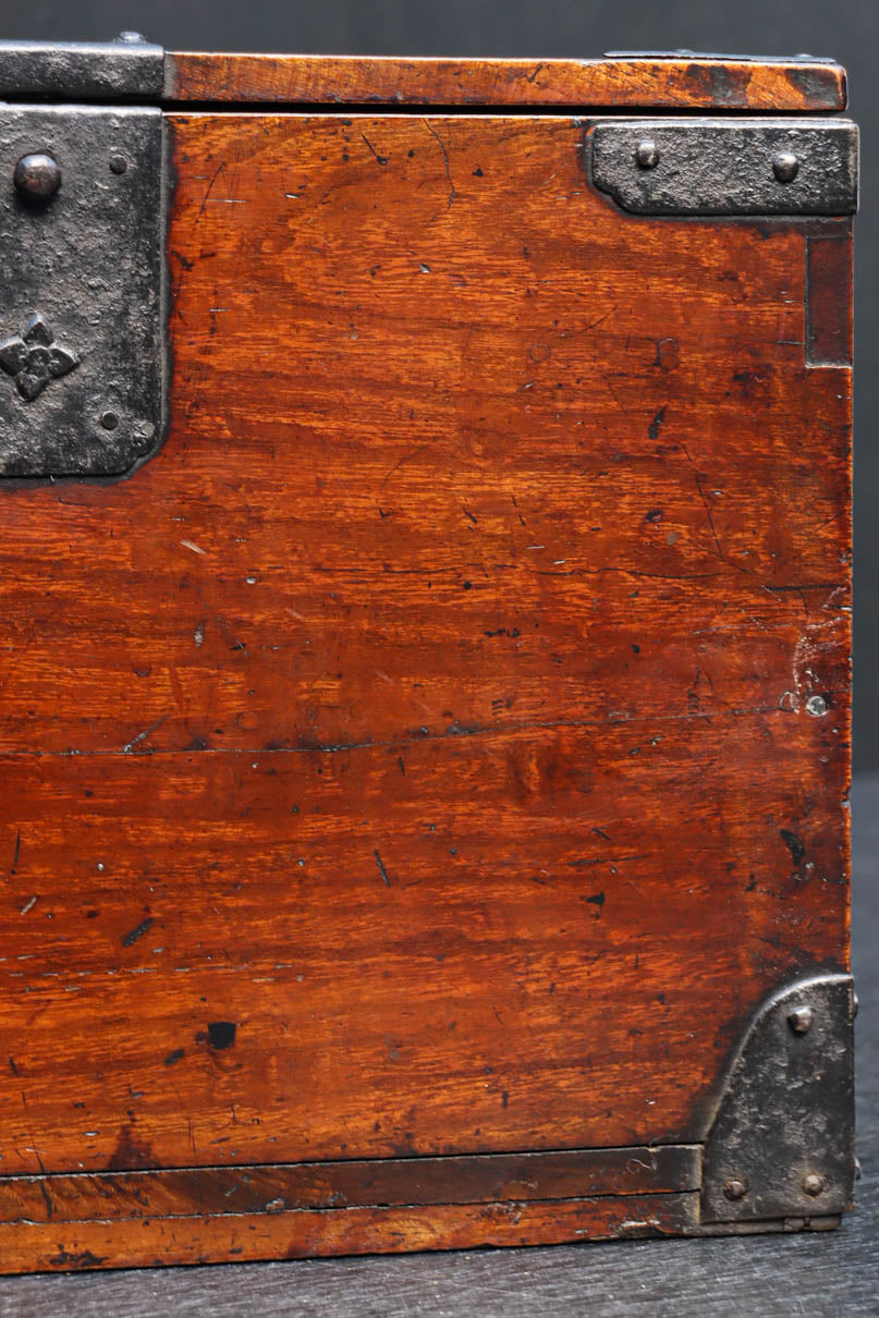 時代の風合いが味わいのある硯箱(鍵付き)　DC8879