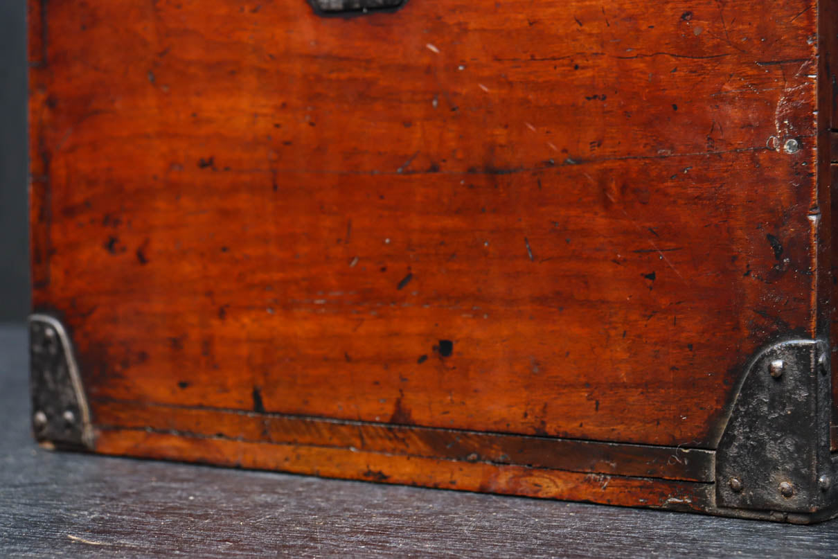 時代の風合いが味わいのある硯箱(鍵付き)　DC8879