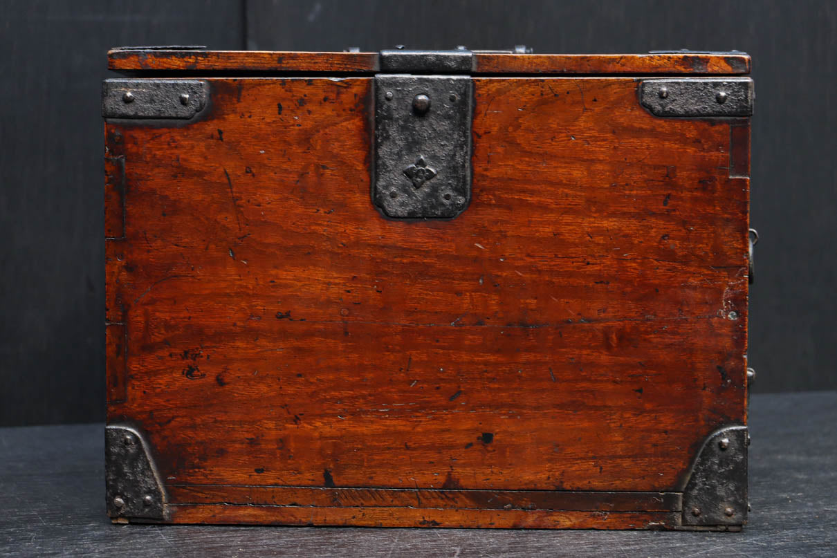 時代の風合いが味わいのある硯箱(鍵付き)　DC8879