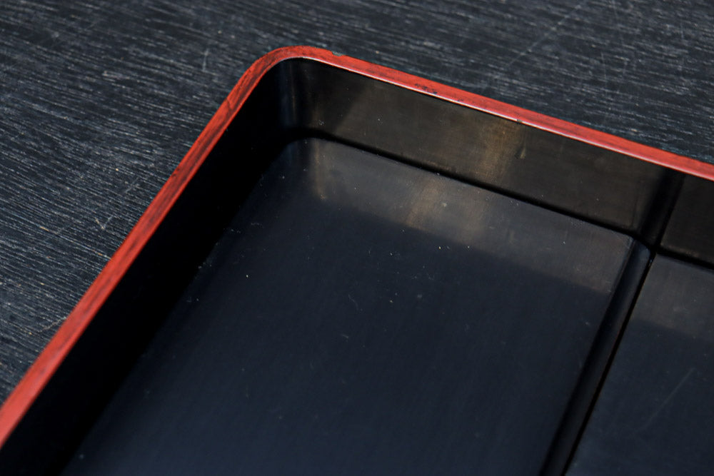 菊の花が美しく描かれた鎌倉彫の硯箱　DC8880