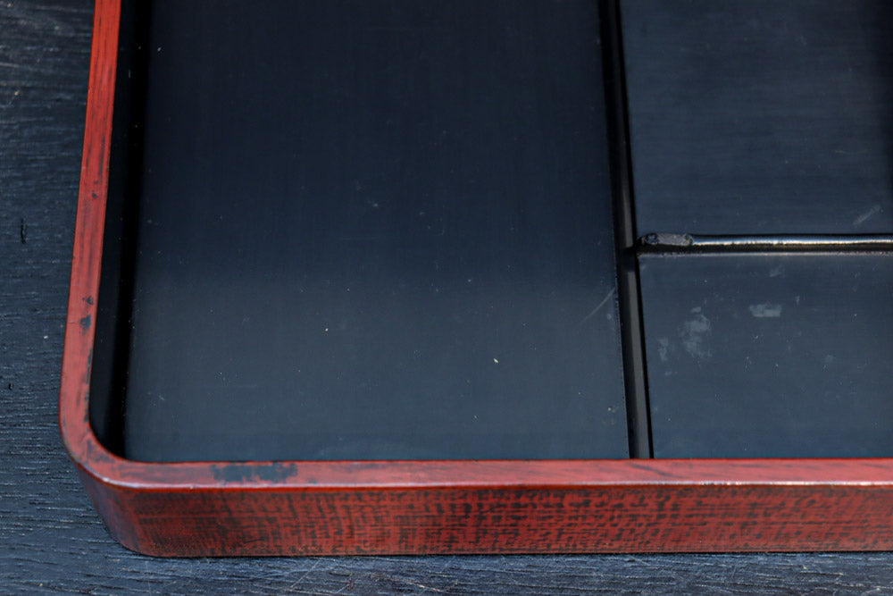 菊の花が美しく描かれた鎌倉彫の硯箱　DC8880