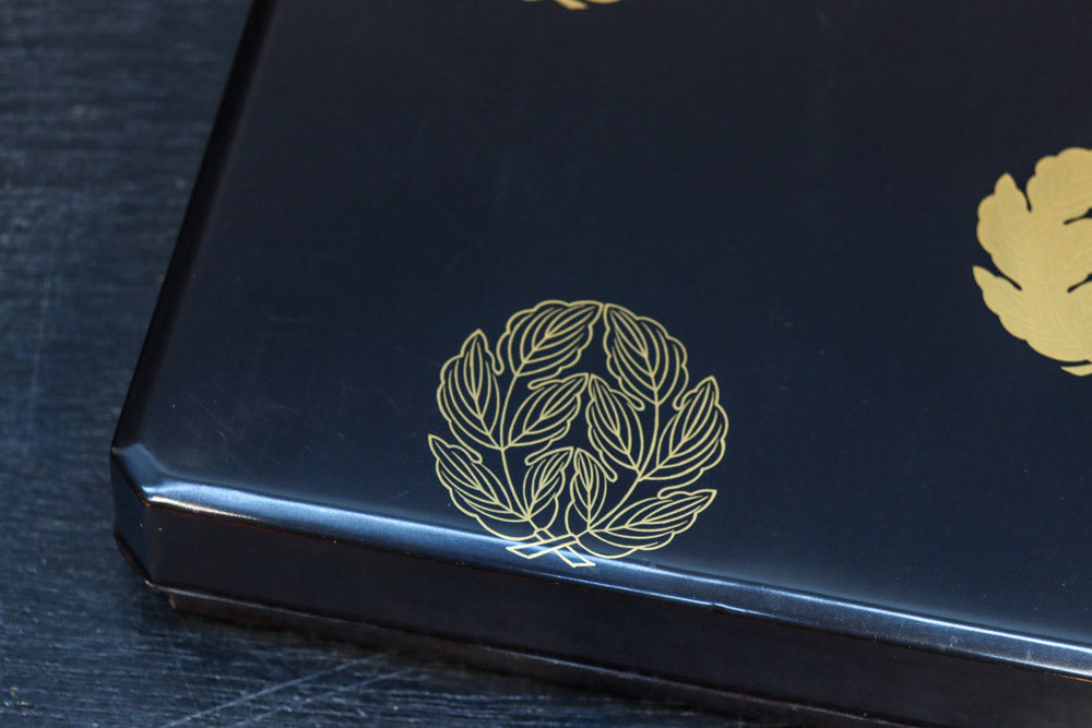 蒔絵の紋様が描かれた格調ある硯箱(共箱付き)　DC8881