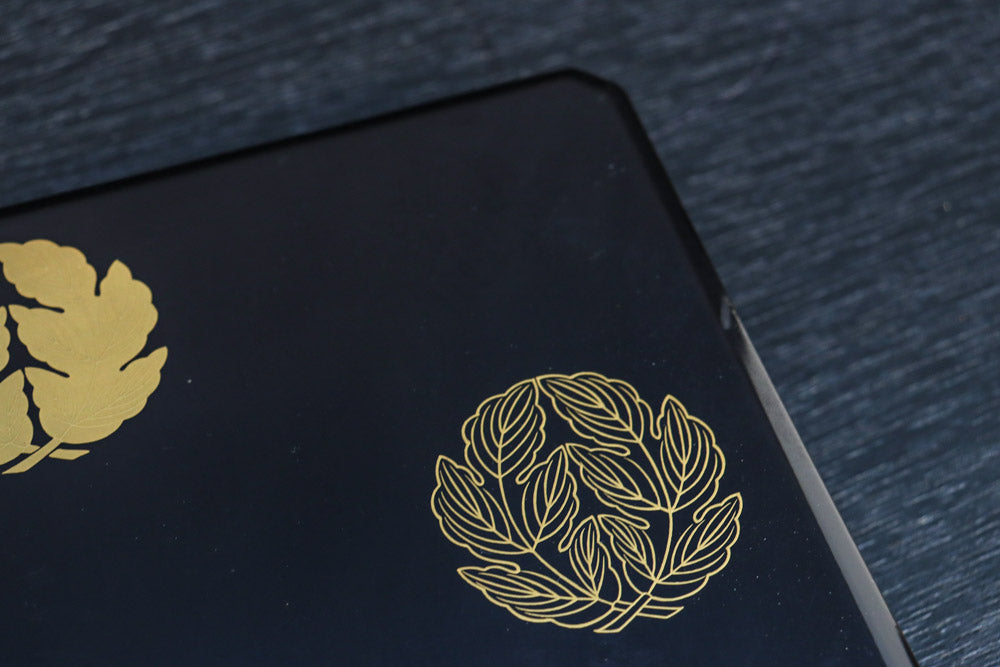 蒔絵の紋様が描かれた格調ある硯箱(共箱付き)　DC8881