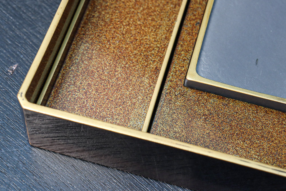 蒔絵の紋様が描かれた格調ある硯箱(共箱付き)　DC8881