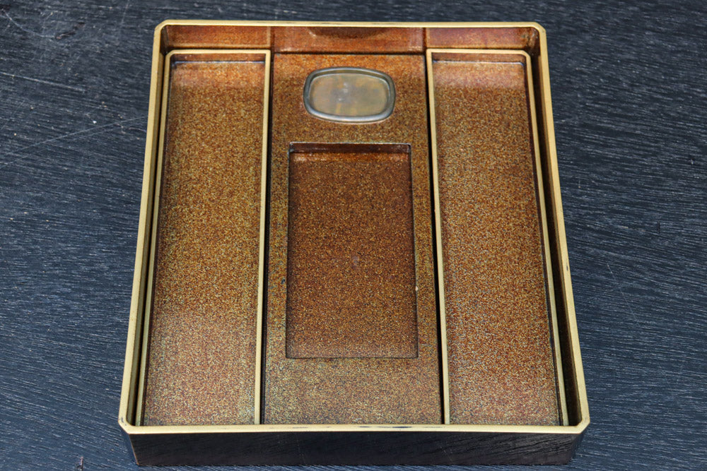 蒔絵の紋様が描かれた格調ある硯箱(共箱付き)　DC8881