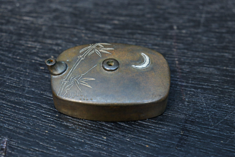 蒔絵の紋様が描かれた格調ある硯箱(共箱付き)　DC8881