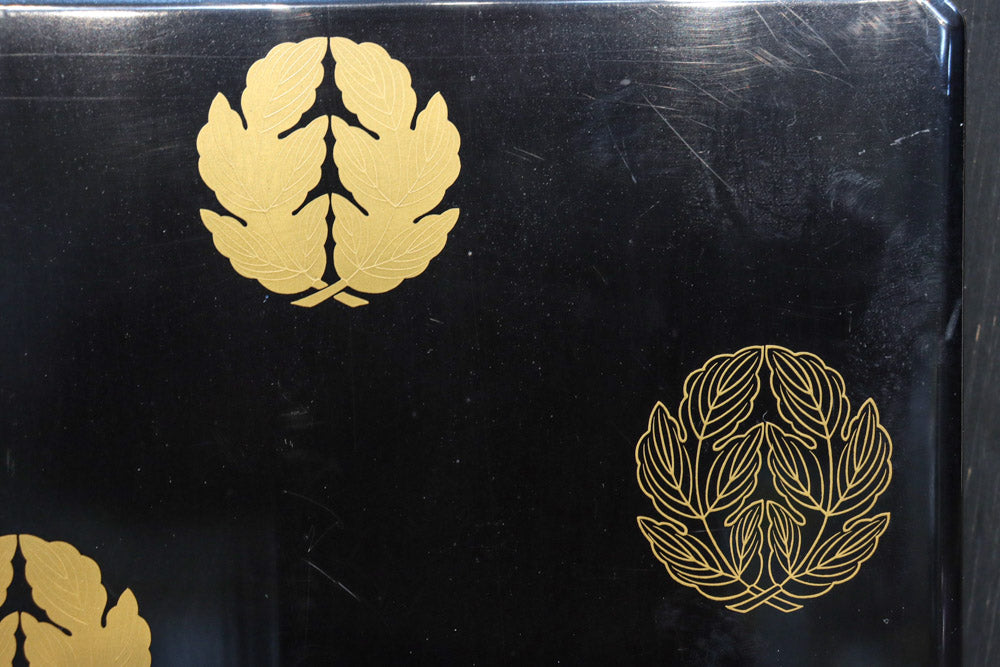 蒔絵の紋様が描かれた格調ある硯箱(共箱付き)　DC8881