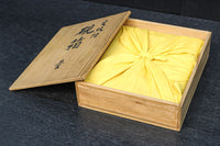 蒔絵の紋様が描かれた格調ある硯箱(共箱付き)　DC8881