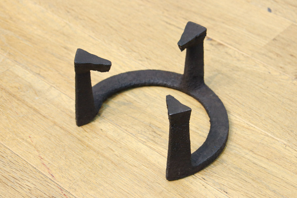 小振りながらも存在感ある五徳　DC8882