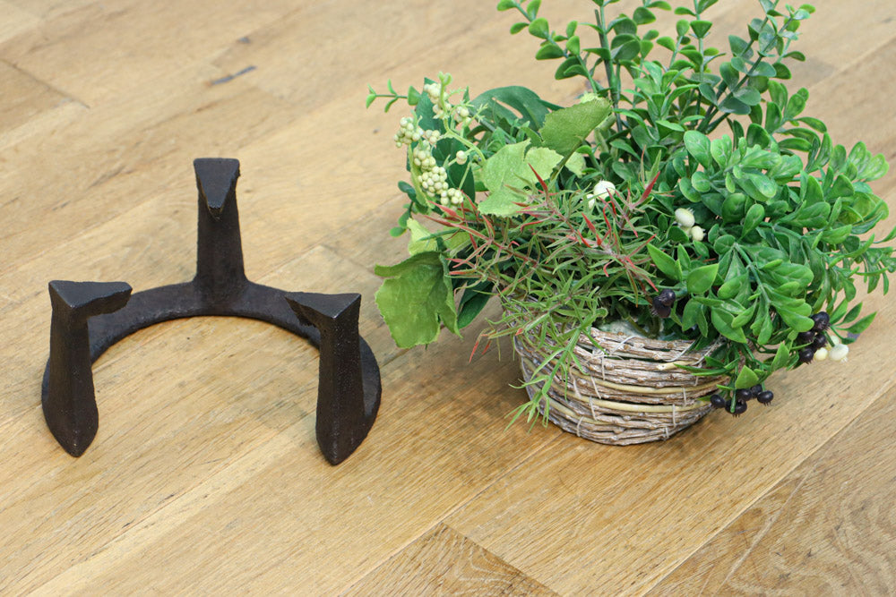 小振りながらも存在感ある五徳　DC8882