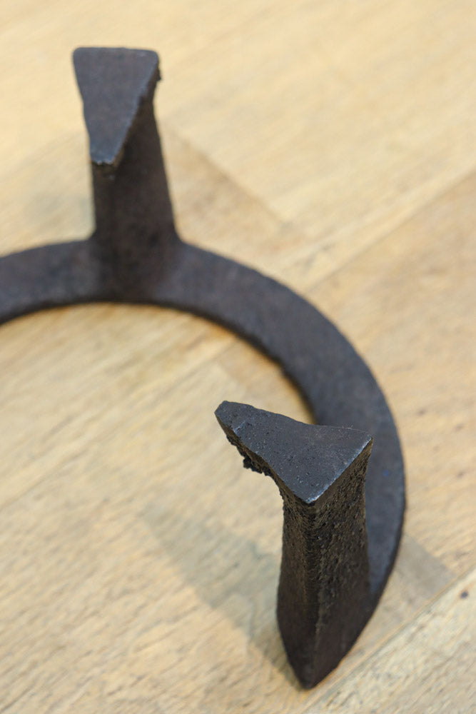 小振りながらも存在感ある五徳　DC8882