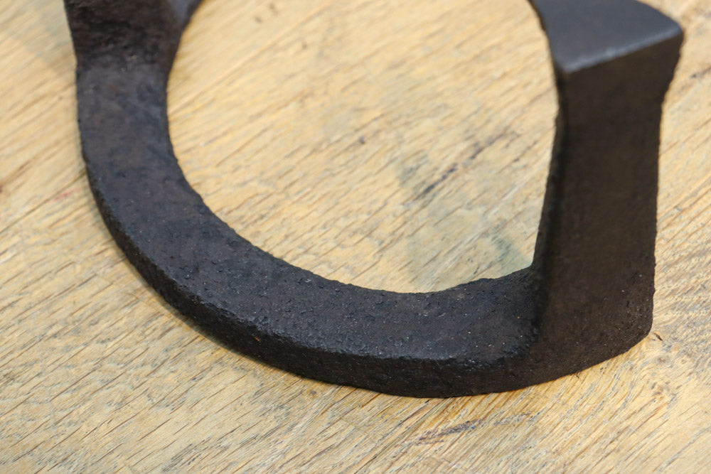 小振りながらも存在感ある五徳　DC8882