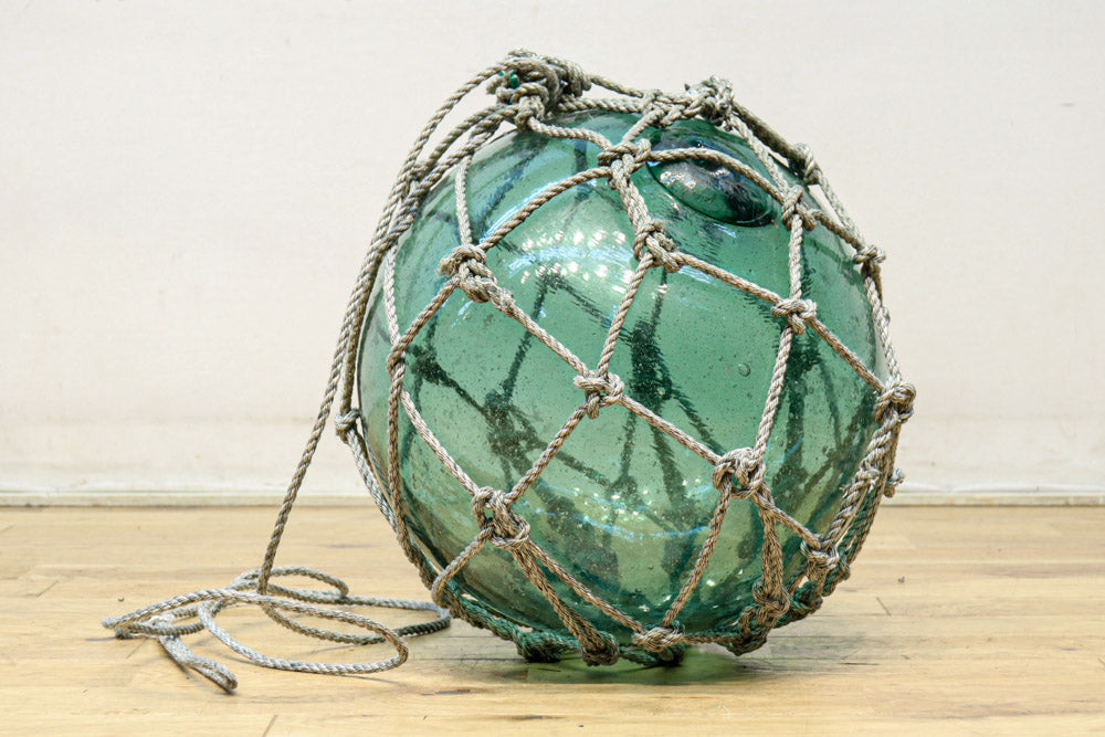 気泡入りの和ガラス球を縄で包んだ浮き球　DC8883