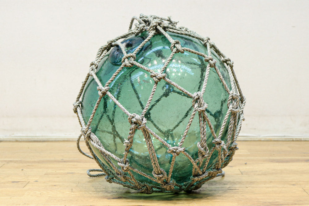 気泡入りの和ガラス球を縄で包んだ浮き球　DC8883