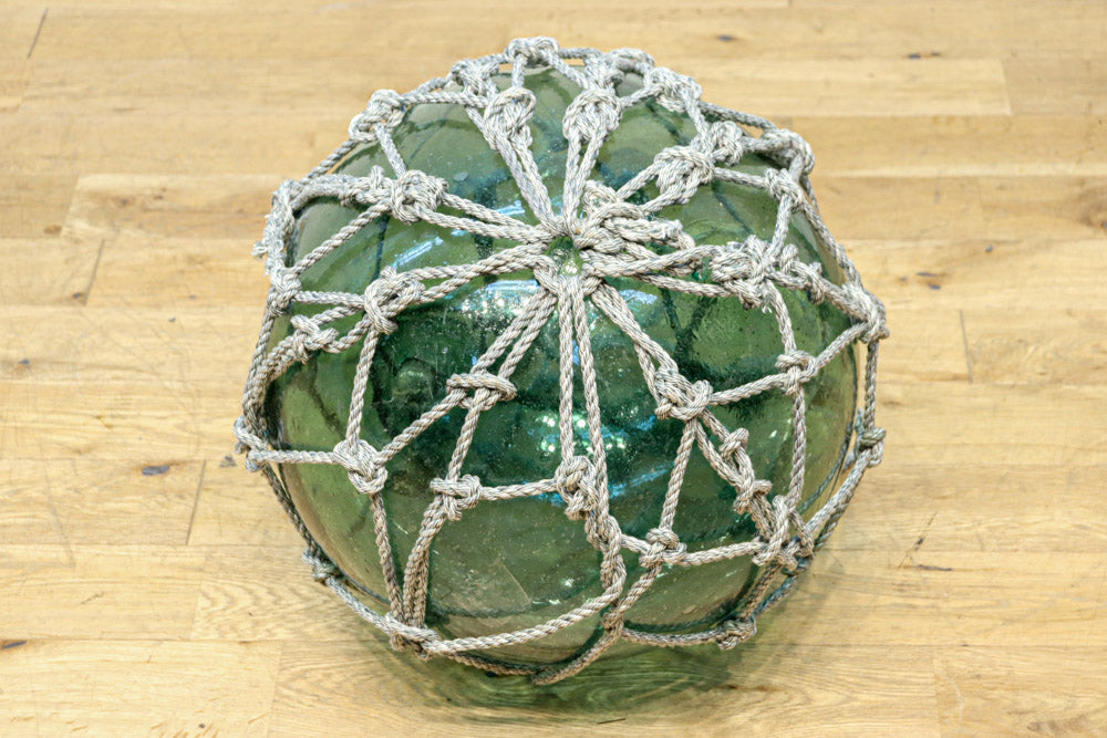 気泡入りの和ガラス球を縄で包んだ浮き球　DC8883