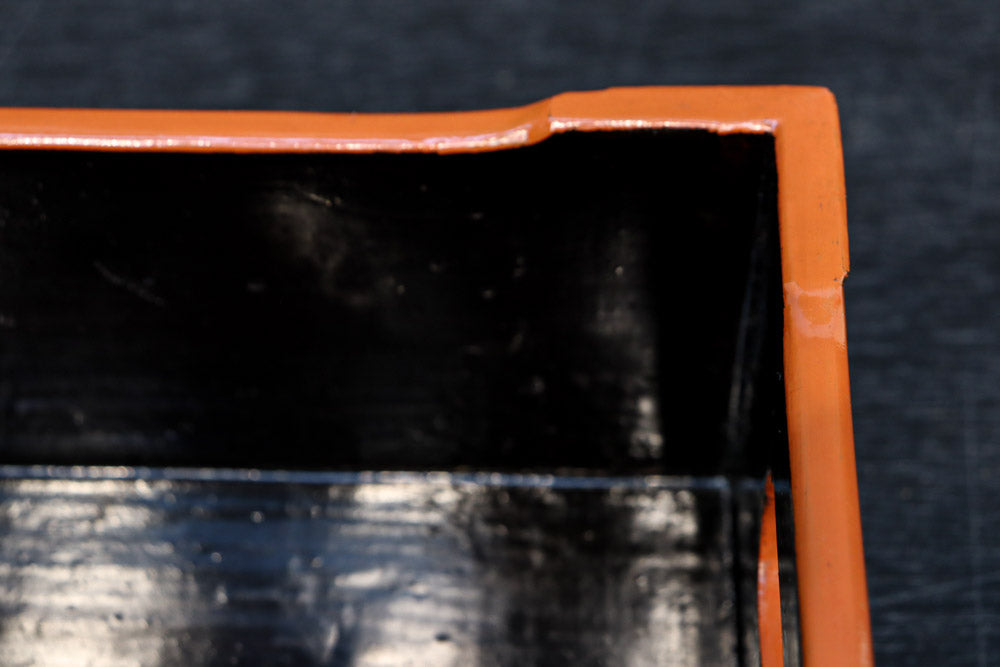 黒と朱のコントラストが映える根来塗のたばこ盆　DC8884　在庫10個