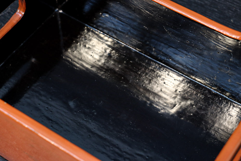 黒と朱のコントラストが映える根来塗のたばこ盆　DC8884　在庫10個