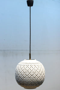 和柄の七宝透かし模様で格調ある陶器製の電笠　DC8887