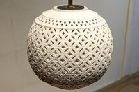 和柄の七宝透かし模様で格調ある陶器製の電笠　DC8887