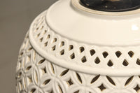 和柄の七宝透かし模様で格調ある陶器製の電笠　DC8887