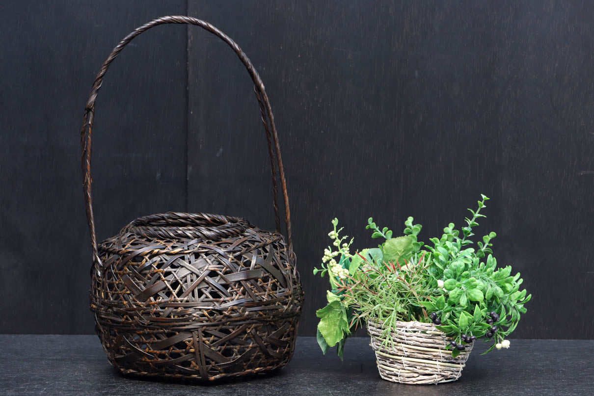 艶みある色彩で安定感ある花カゴ　DC8888　在庫1組