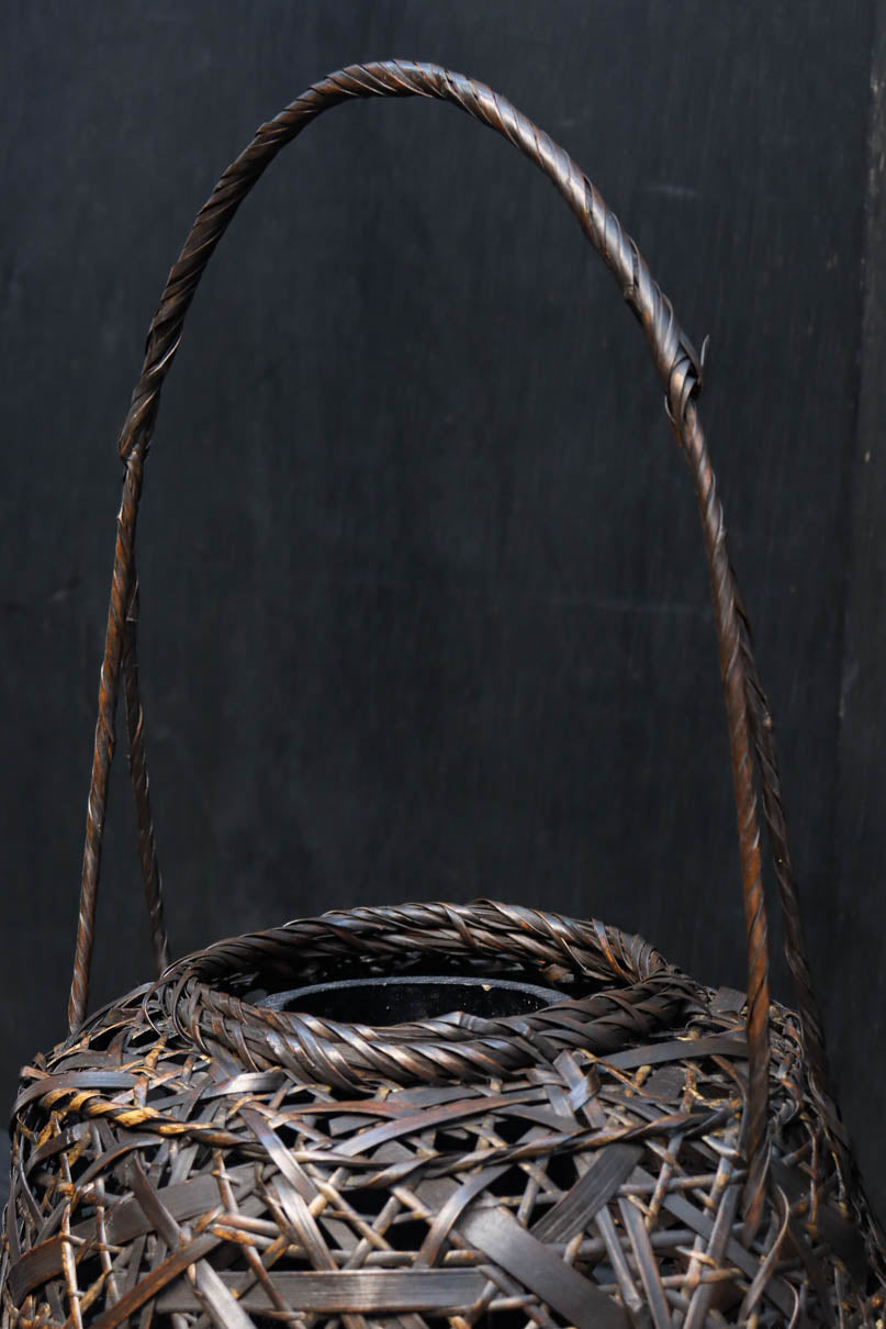 艶みある色彩で安定感ある花カゴ　DC8888　在庫1組