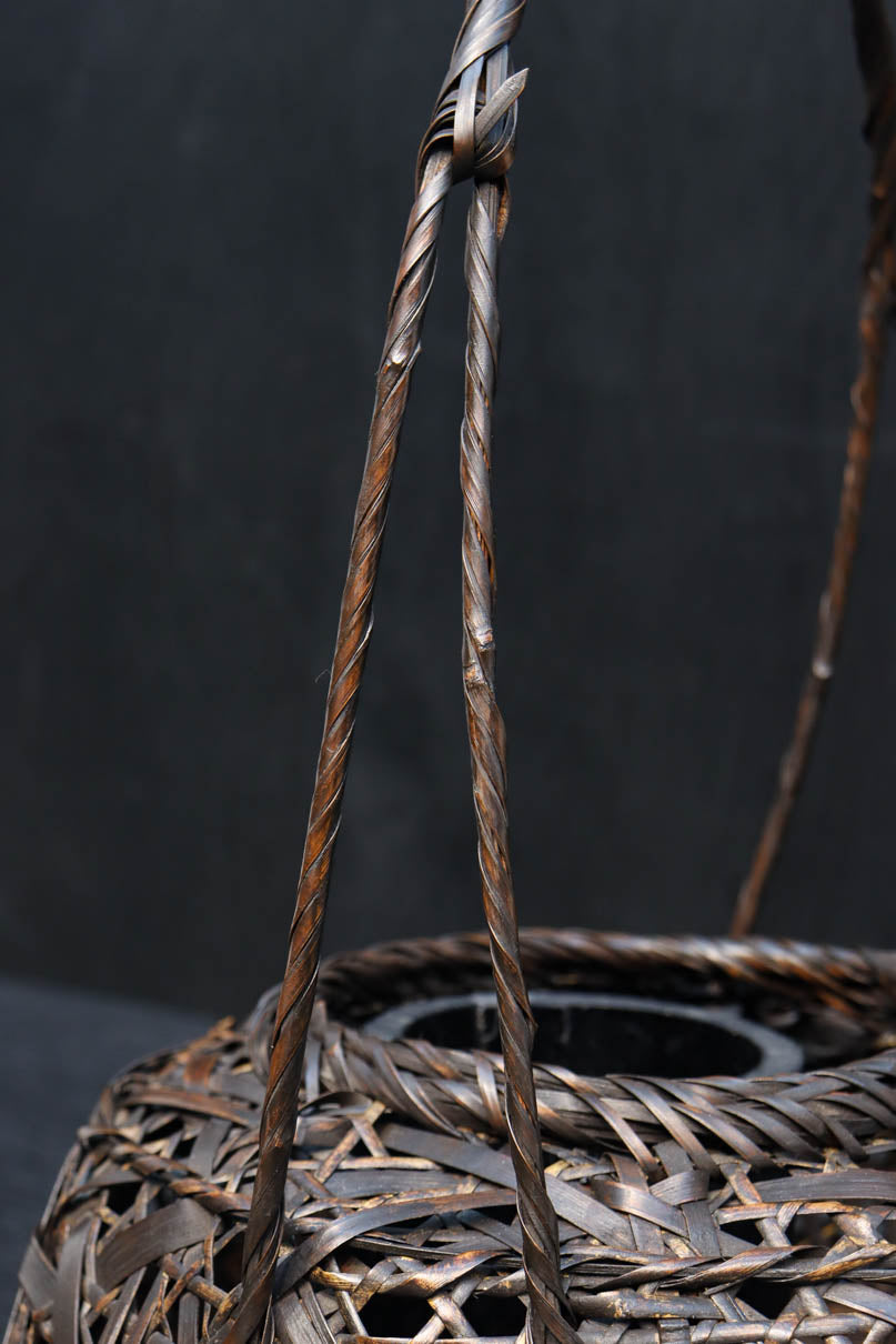 艶みある色彩で安定感ある花カゴ　DC8888　在庫1組