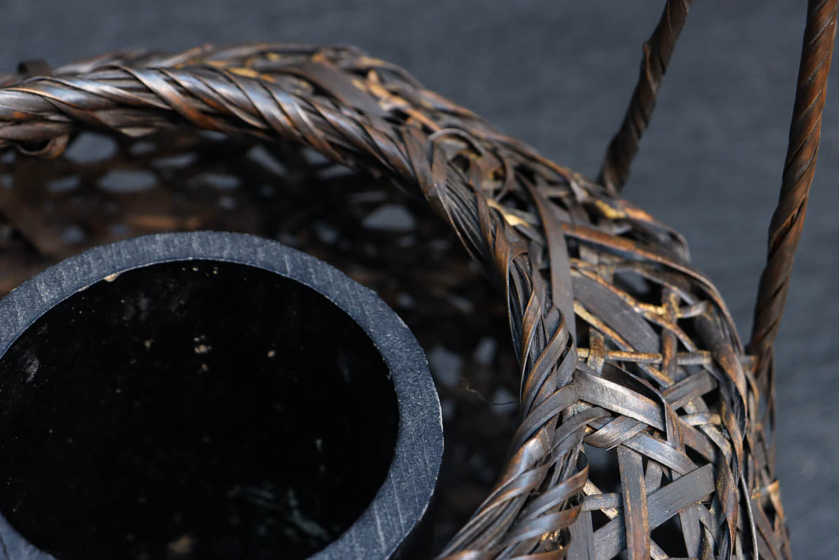 艶みある色彩で安定感ある花カゴ　DC8888　在庫1組