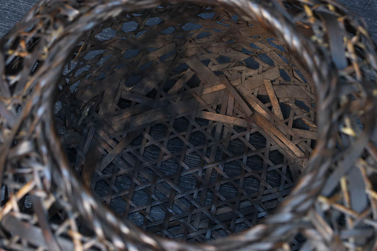 艶みある色彩で安定感ある花カゴ　DC8888　在庫1組