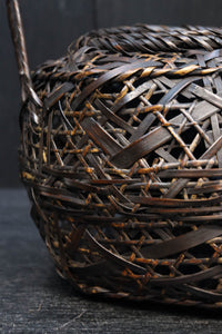 艶みある色彩で安定感ある花カゴ　DC8888　在庫1組