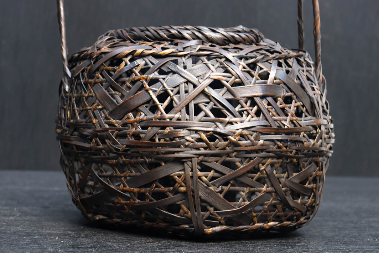 艶みある色彩で安定感ある花カゴ　DC8888　在庫1組