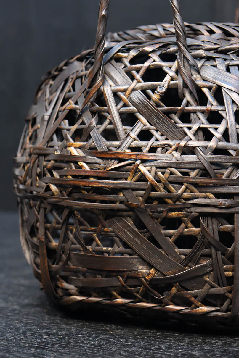 艶みある色彩で安定感ある花カゴ　DC8888　在庫1組