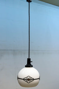 味わい深い菊菱装飾金具をまとうお椀型電笠　DC8894