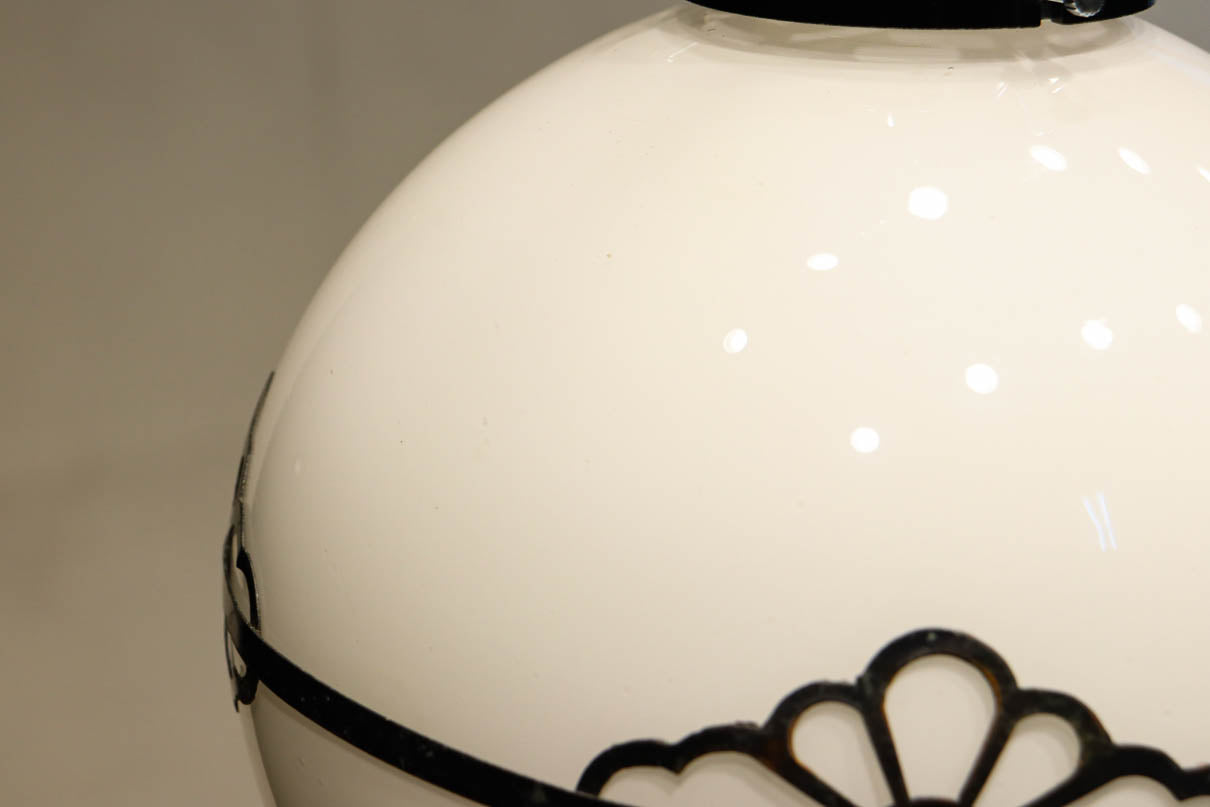 味わい深い菊菱装飾金具をまとうお椀型電笠　DC8894