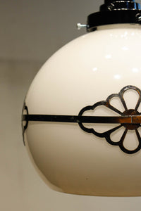 味わい深い菊菱装飾金具をまとうお椀型電笠　DC8894