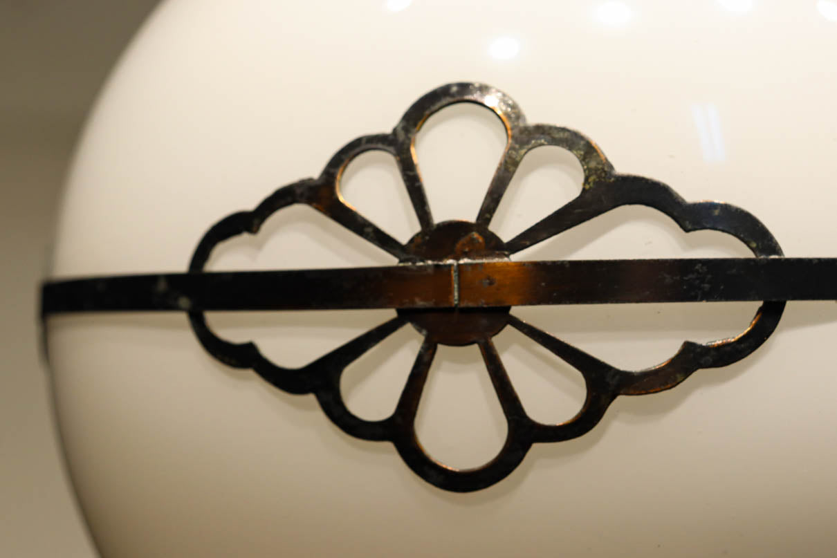 味わい深い菊菱装飾金具をまとうお椀型電笠　DC8894