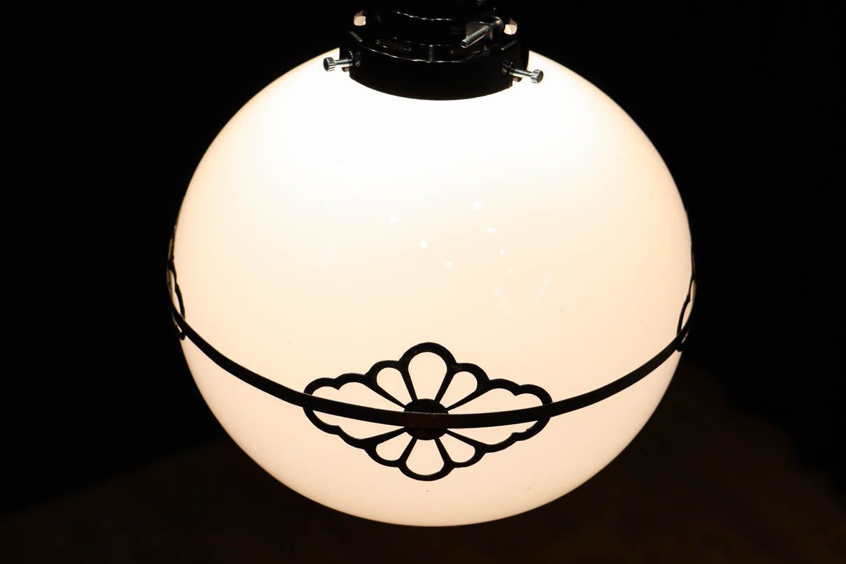 味わい深い菊菱装飾金具をまとうお椀型電笠　DC8894