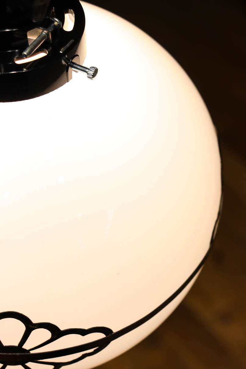 味わい深い菊菱装飾金具をまとうお椀型電笠　DC8894