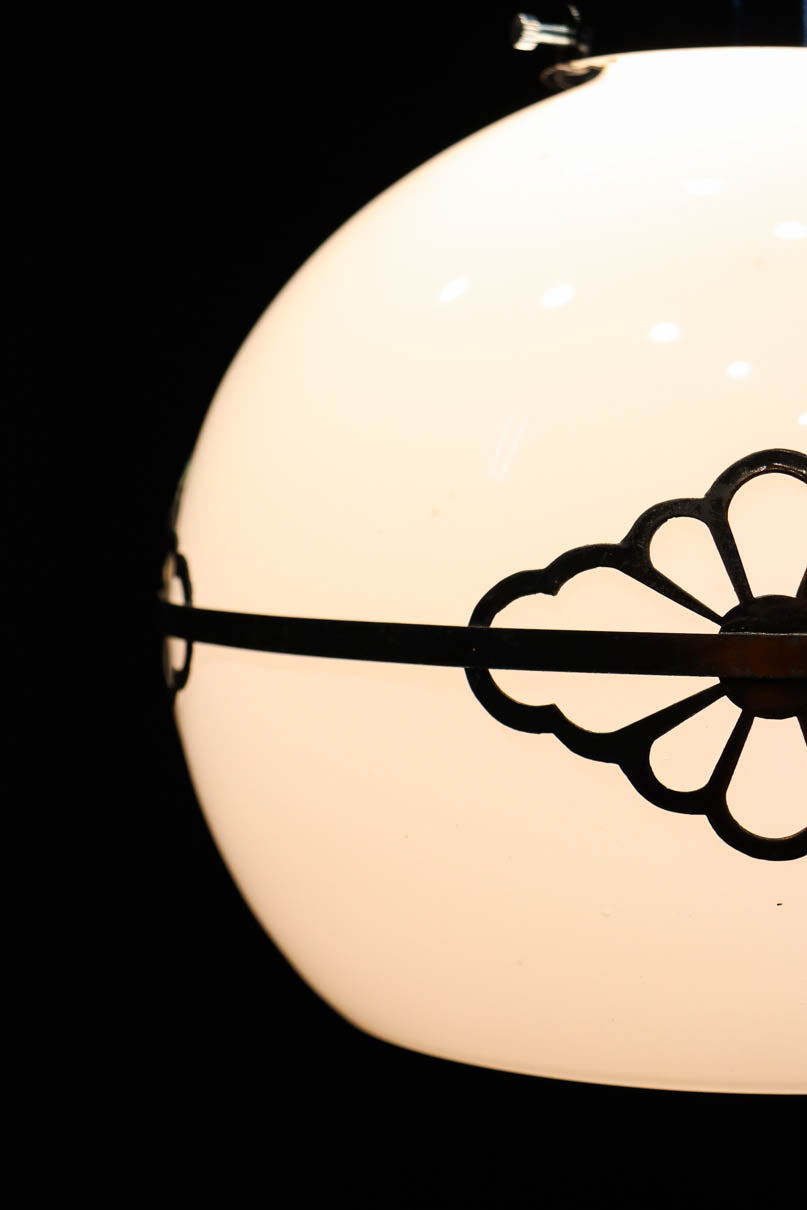 味わい深い菊菱装飾金具をまとうお椀型電笠　DC8894