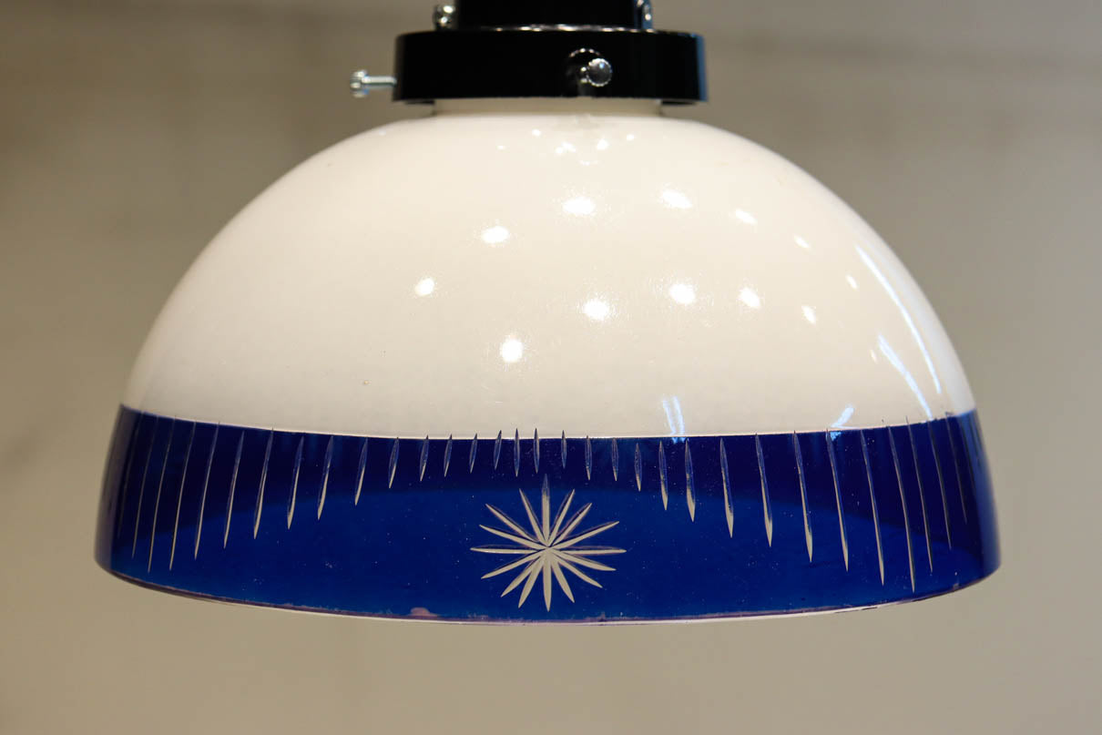 大正浪漫!! 鮮やかな青色ガラスが映える乳白ガラス切子の電笠　DC8895
