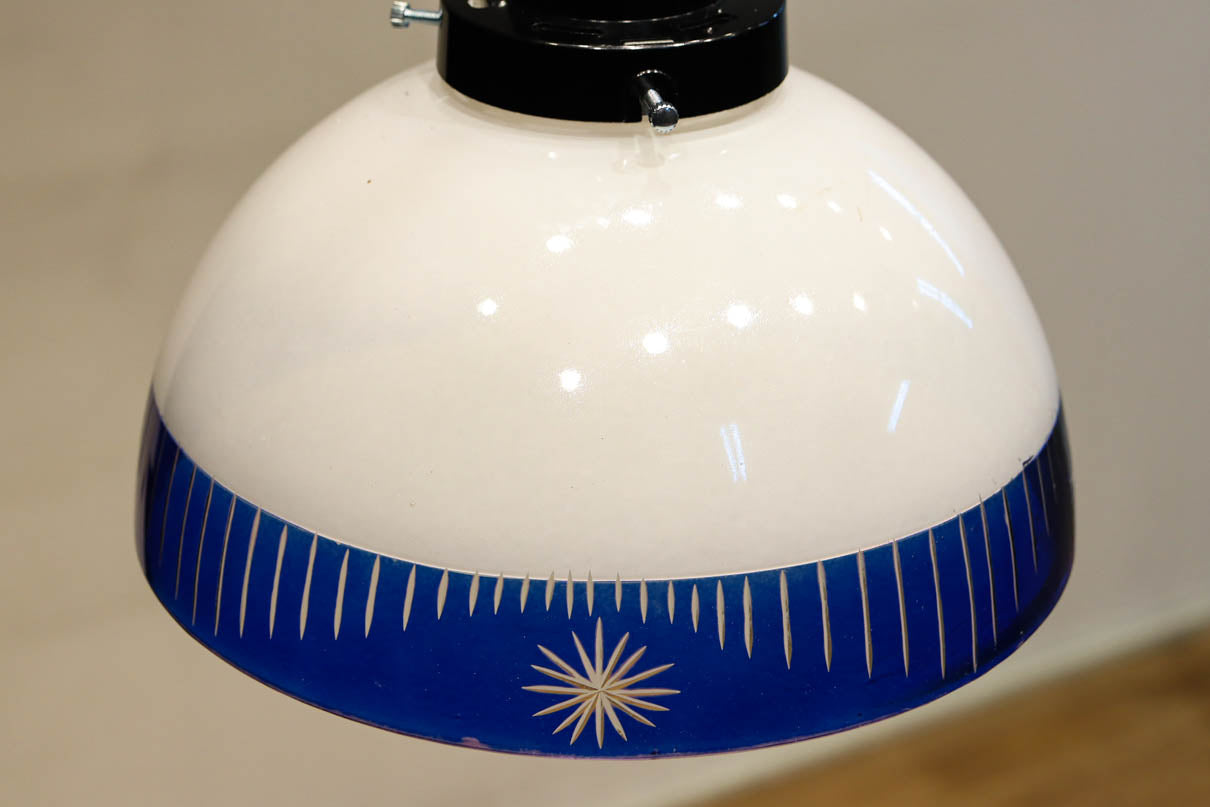 大正浪漫!! 鮮やかな青色ガラスが映える乳白ガラス切子の電笠　DC8895