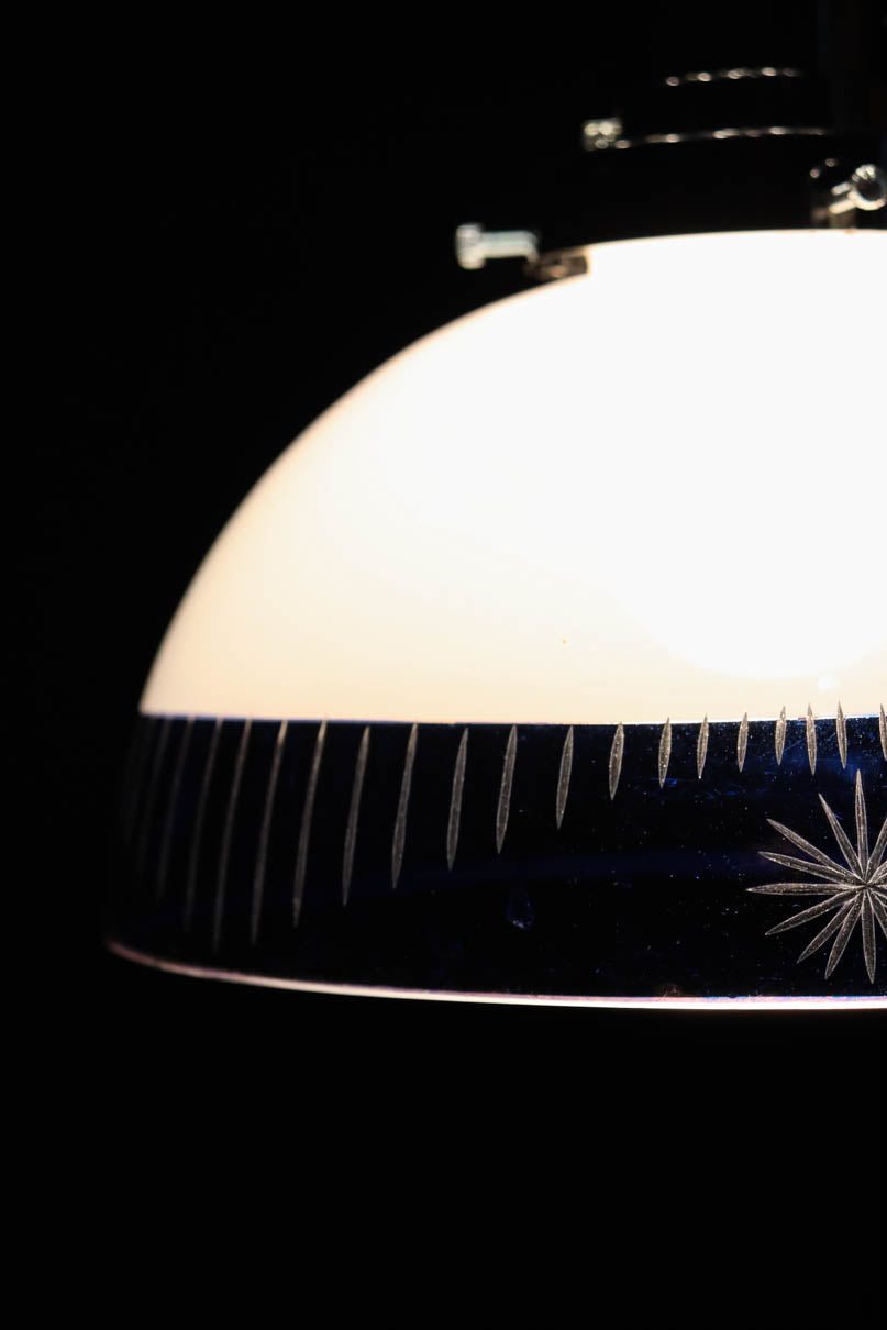 大正浪漫!! 鮮やかな青色ガラスが映える乳白ガラス切子の電笠　DC8895