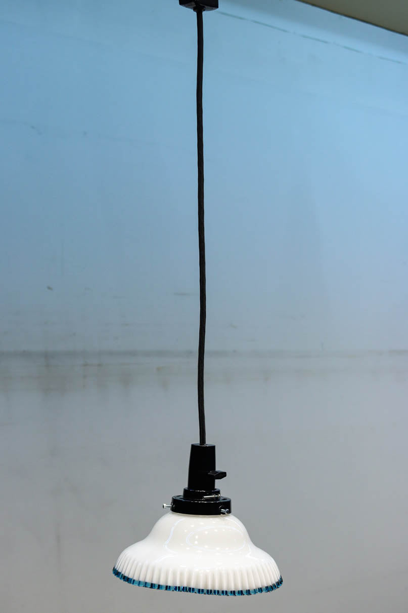 水色の縁取りが可愛らしい細やかなフリルの電笠　DC8896