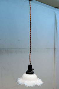 柔らかなフリルに透明の縁取りで上品な電笠　DC8897　