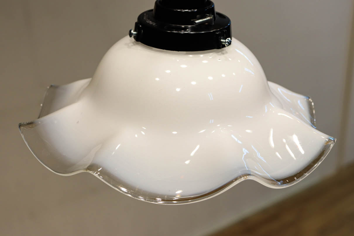 柔らかなフリルに透明の縁取りで上品な電笠　DC8897　