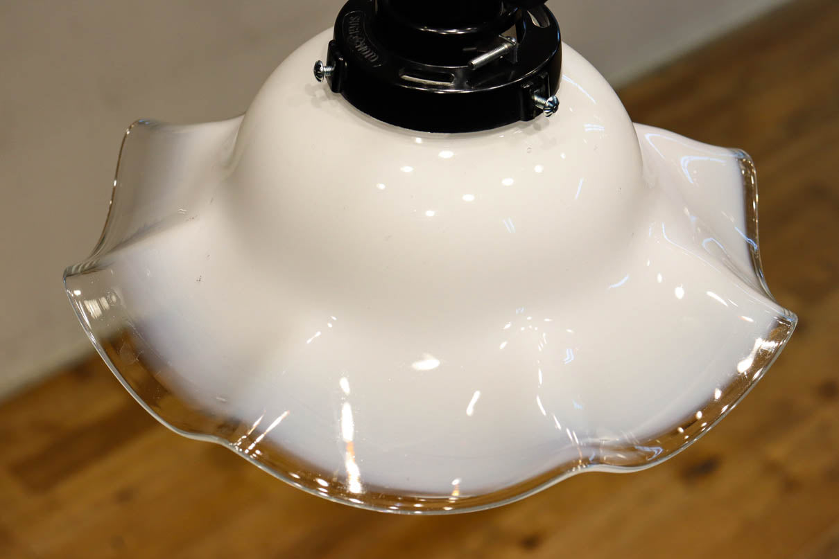 柔らかなフリルに透明の縁取りで上品な電笠　DC8897　