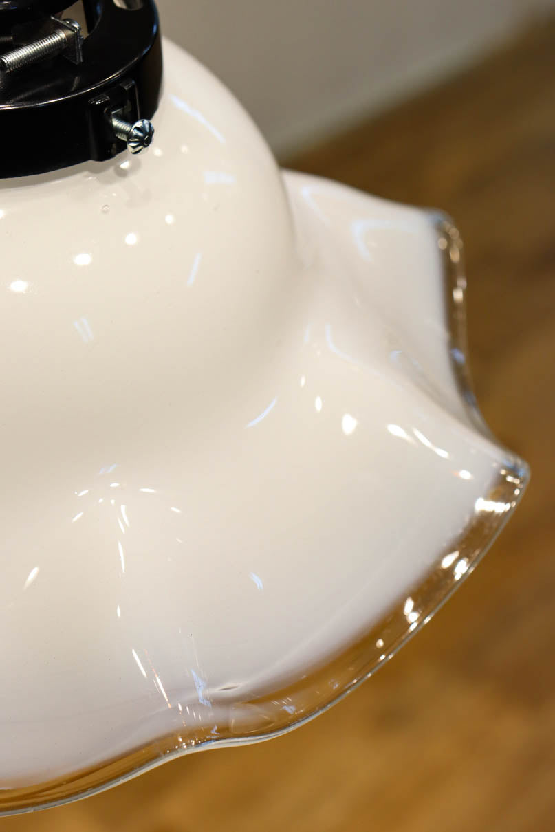 柔らかなフリルに透明の縁取りで上品な電笠　DC8897　