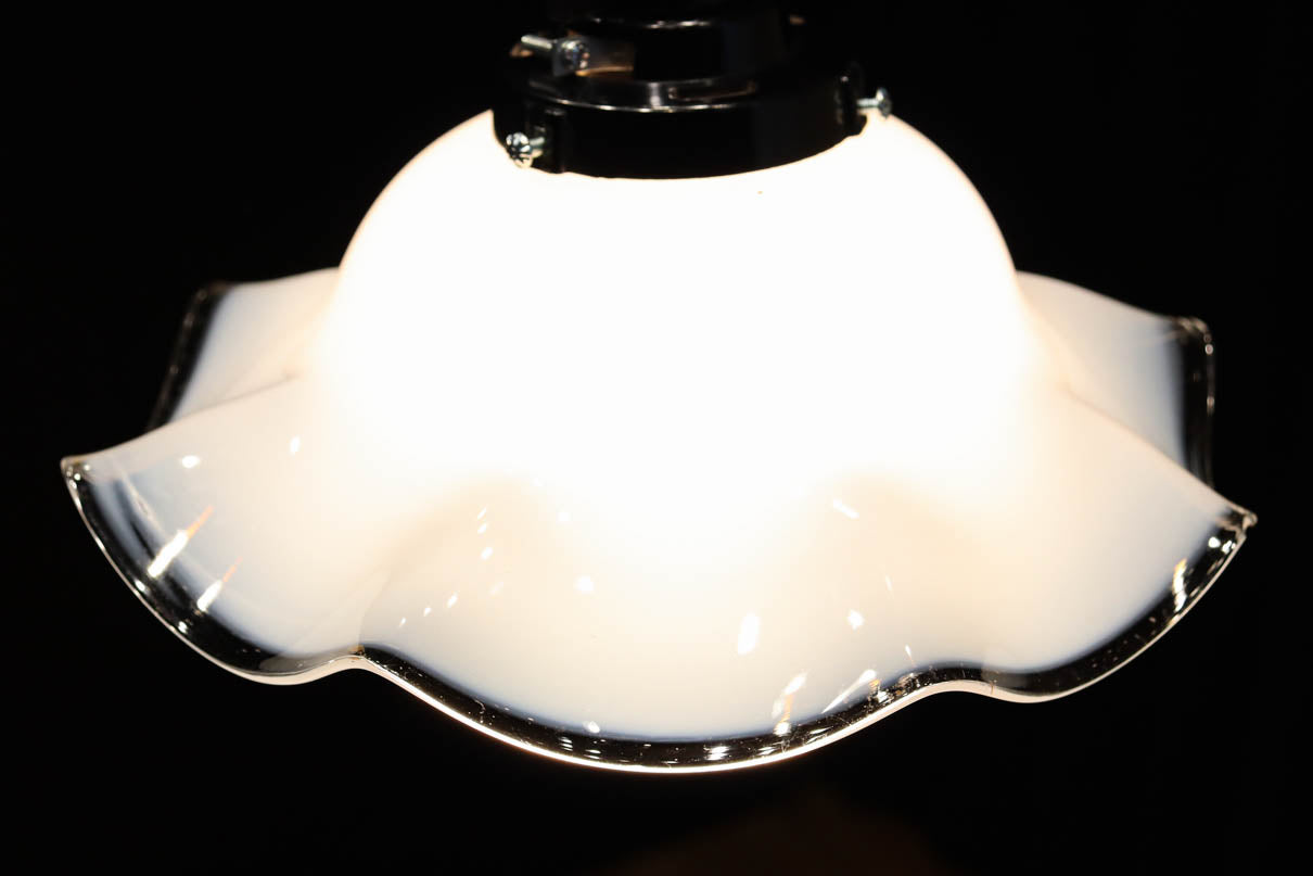 柔らかなフリルに透明の縁取りで上品な電笠　DC8897　