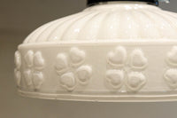 四つ葉のクローバー模様がお洒落なプレスガラスの電笠　DC8898