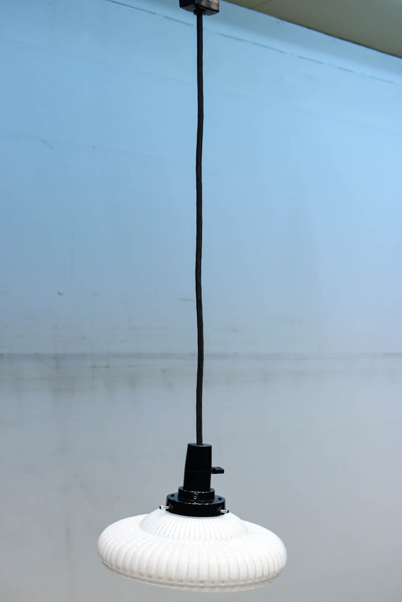 和の趣きあるプレスガラスの電笠　DC8899